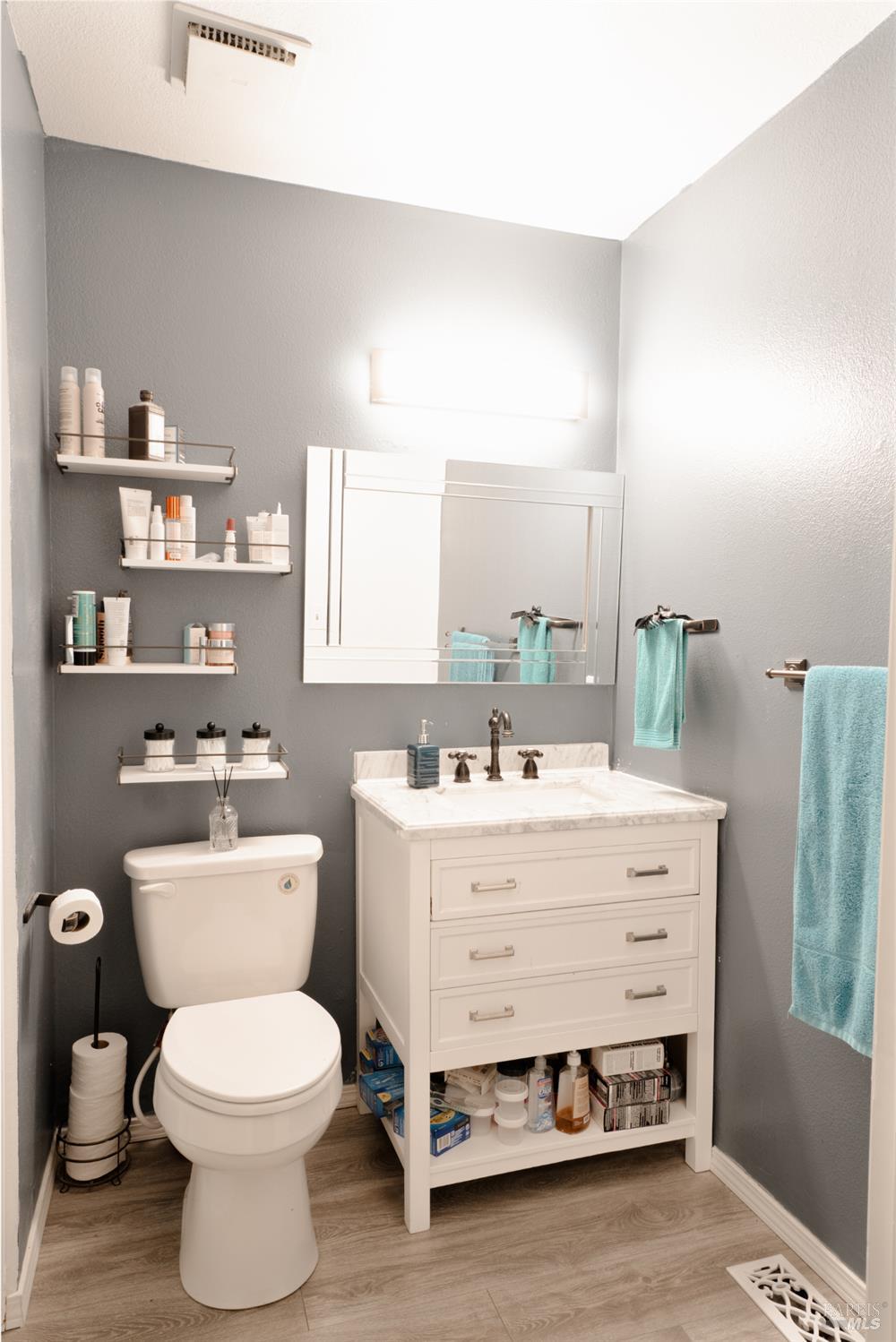 Detail Gallery Image 4 of 4 For 730 Military Unkn, Benicia,  CA 94510 - 2 Beds | 2/1 Baths