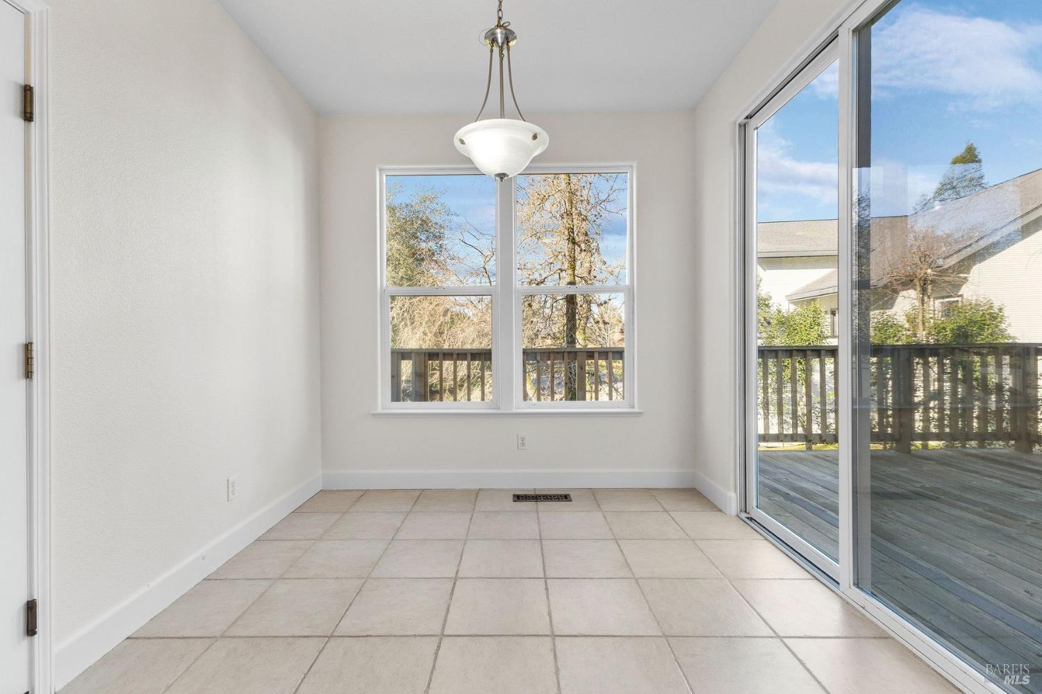 Detail Gallery Image 13 of 37 For 397 Parkview Dr, Healdsburg,  CA 95448 - 3 Beds | 2/1 Baths