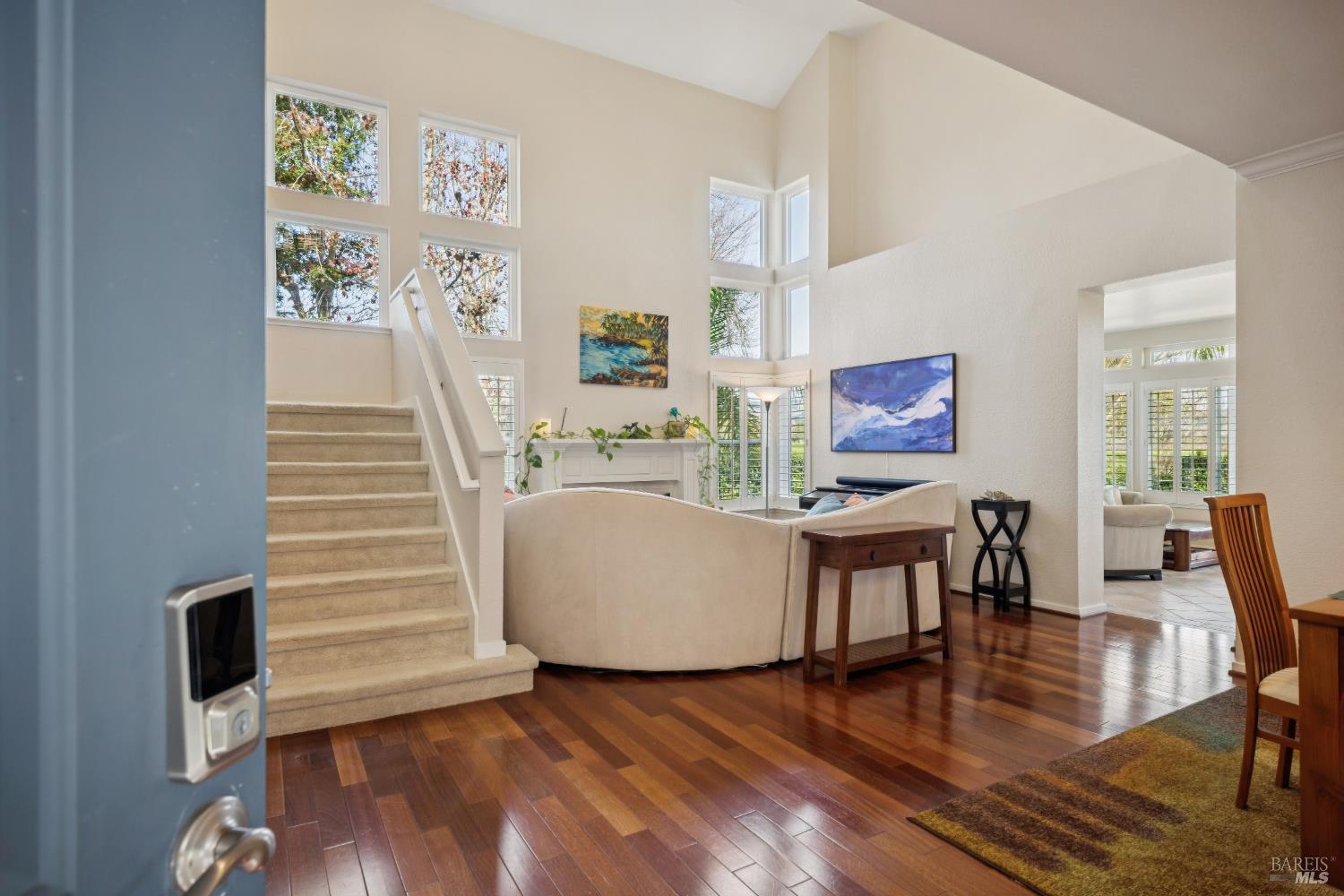 Detail Gallery Image 4 of 46 For 35 Princeville Ct, Petaluma,  CA 94954 - 4 Beds | 3 Baths