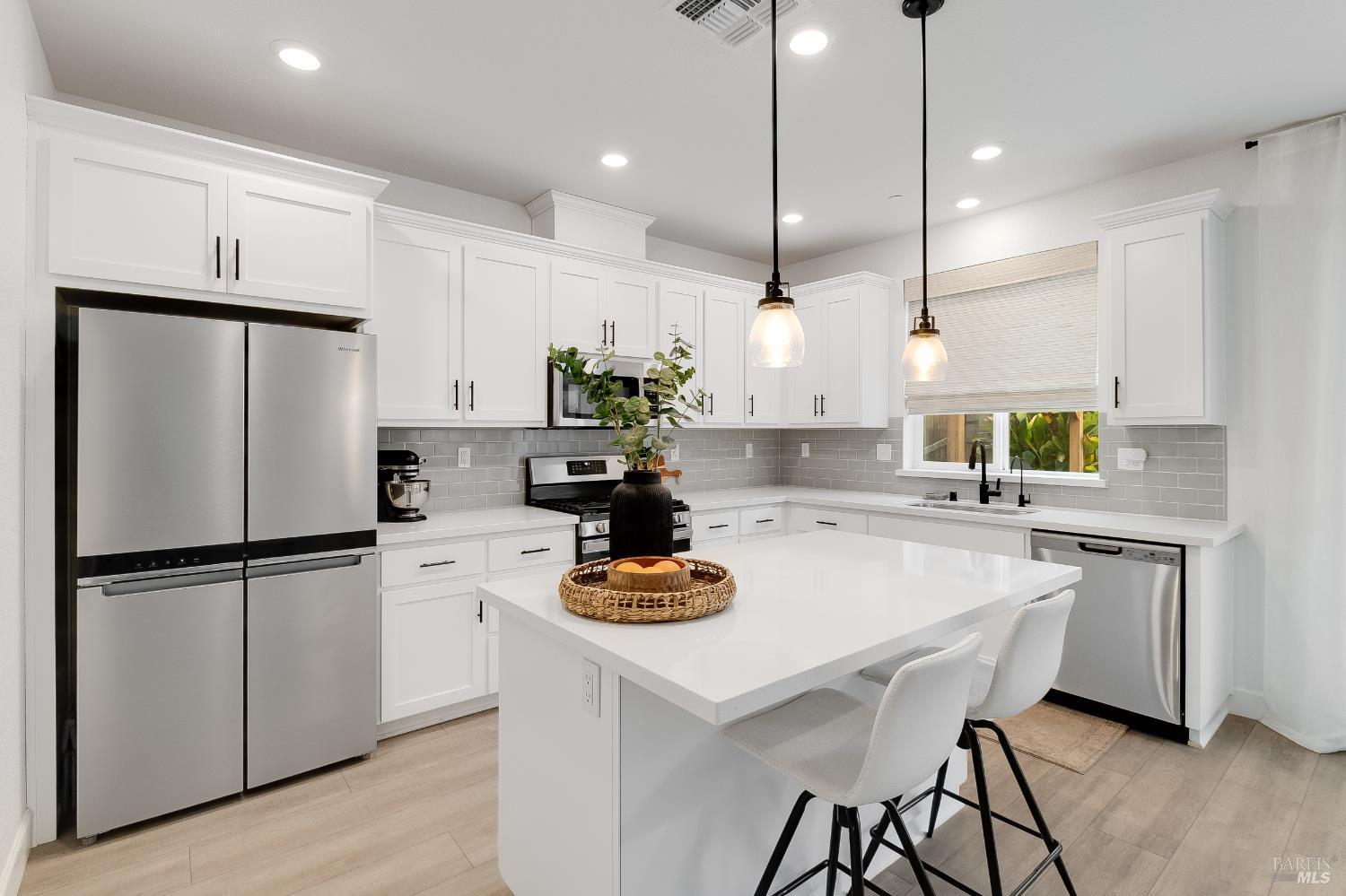 Detail Gallery Image 13 of 52 For 848 Fruit Stand Cir, Vacaville,  CA 95688 - 3 Beds | 2/1 Baths