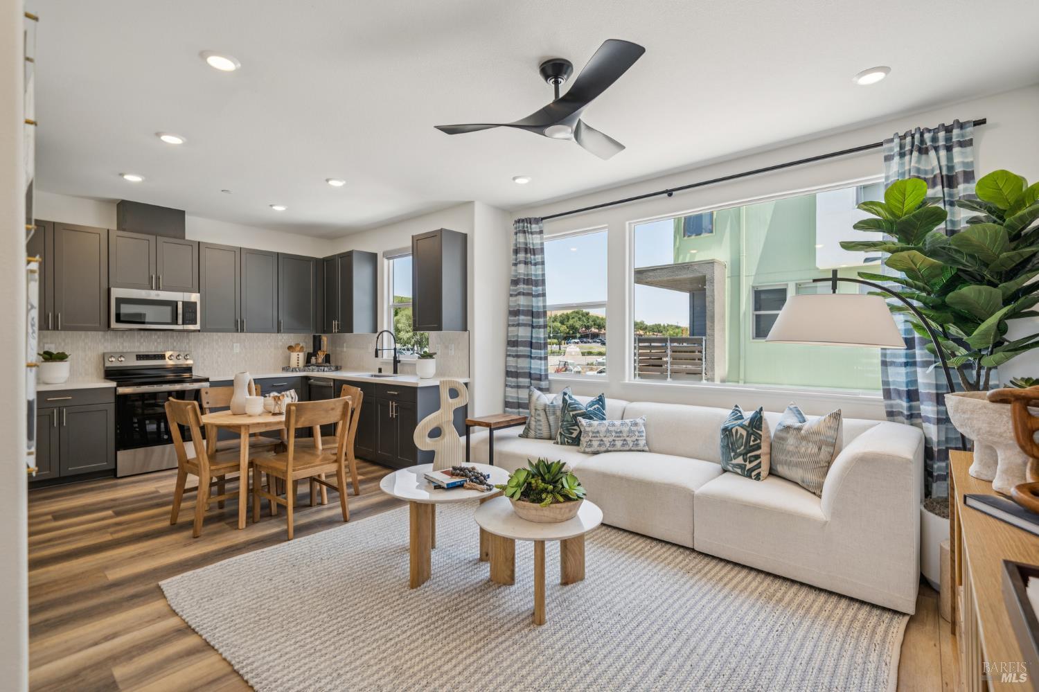 Detail Gallery Image 4 of 19 For 122 Brutus Cmn, Livermore,  CA 94551 - 2 Beds | 2/1 Baths