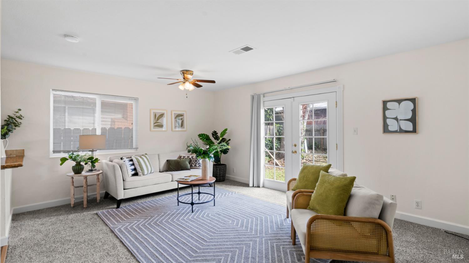 Detail Gallery Image 4 of 30 For 2450 Oceanic Dr, Fairfield,  CA 94533 - 3 Beds | 2 Baths