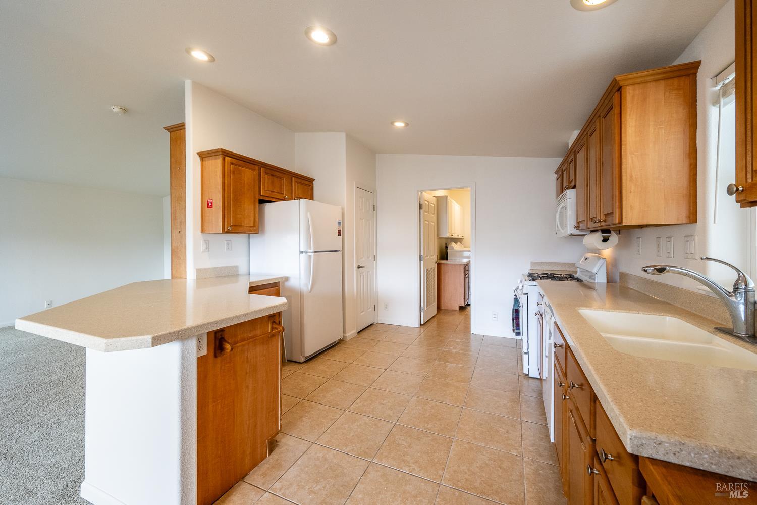 Detail Gallery Image 4 of 18 For 186 Redwing Dr, Santa Rosa,  CA 95409 - 3 Beds | 2 Baths