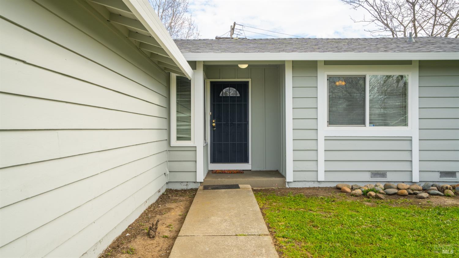 Detail Gallery Image 5 of 30 For 2450 Oceanic Dr, Fairfield,  CA 94533 - 3 Beds | 2 Baths