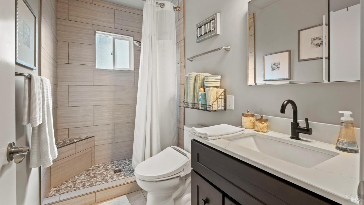 Detail Gallery Image 28 of 47 For 725 Valle Vista Ave, Vallejo,  CA 94590 - 3 Beds | 2/1 Baths