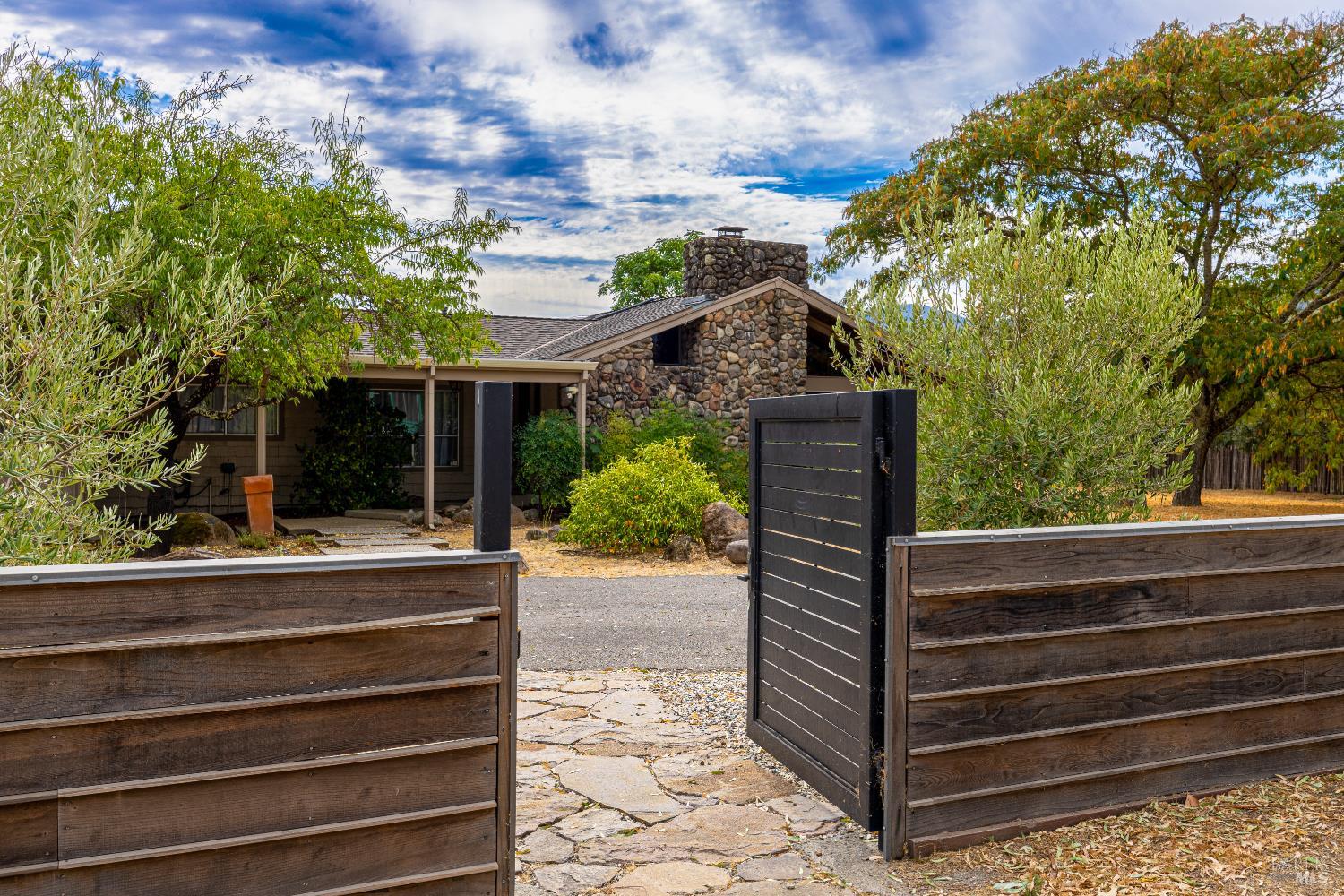 Detail Gallery Image 2 of 36 For 1851 Vallejo St, Saint Helena,  CA 94574 - 4 Beds | 4 Baths