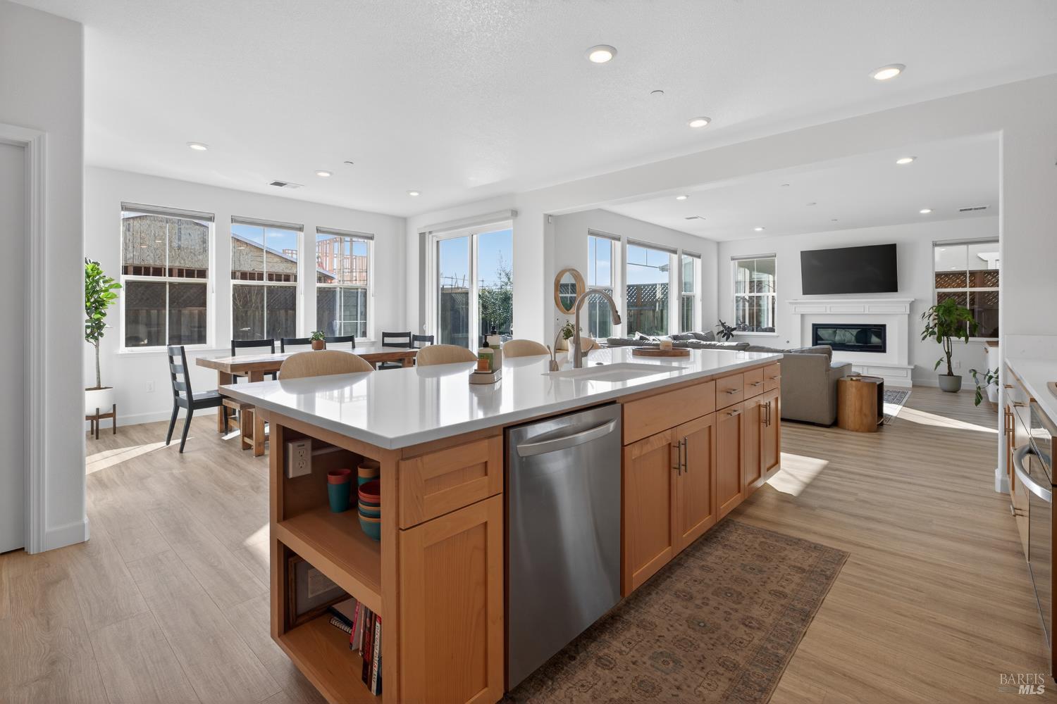 Detail Gallery Image 5 of 61 For 7448 Wendy Dr, Rohnert Park,  CA 94928 - 4 Beds | 3/1 Baths