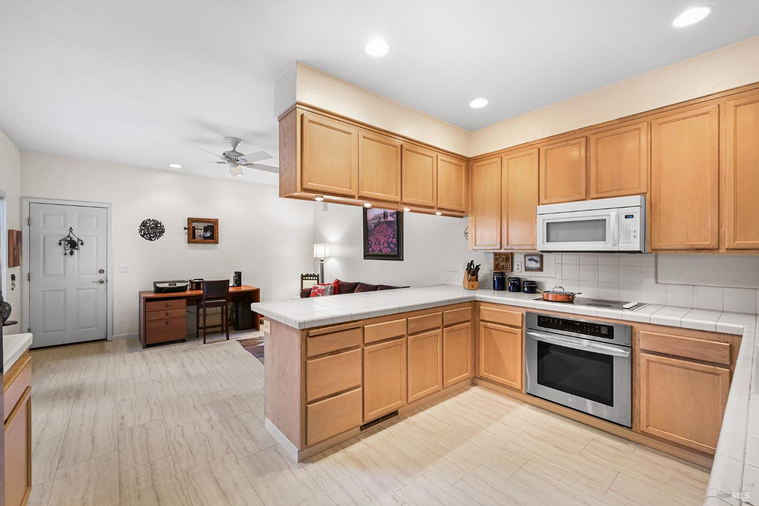 Detail Gallery Image 18 of 42 For 1011 Oak Mesa Dr, Santa Rosa,  CA 95409 - 2 Beds | 2 Baths