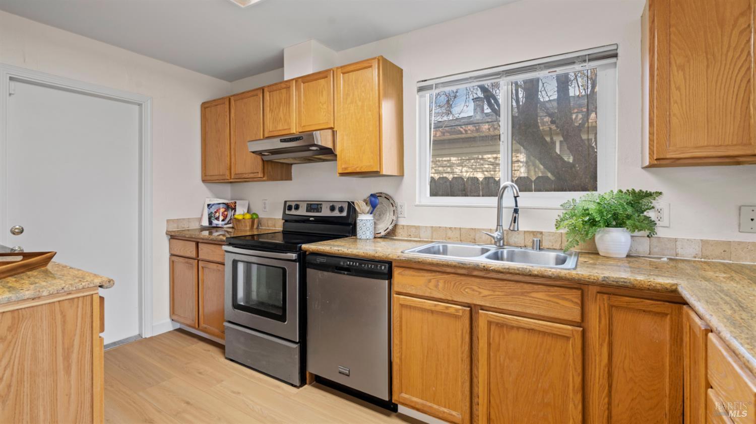 Detail Gallery Image 12 of 30 For 2450 Oceanic Dr, Fairfield,  CA 94533 - 3 Beds | 2 Baths