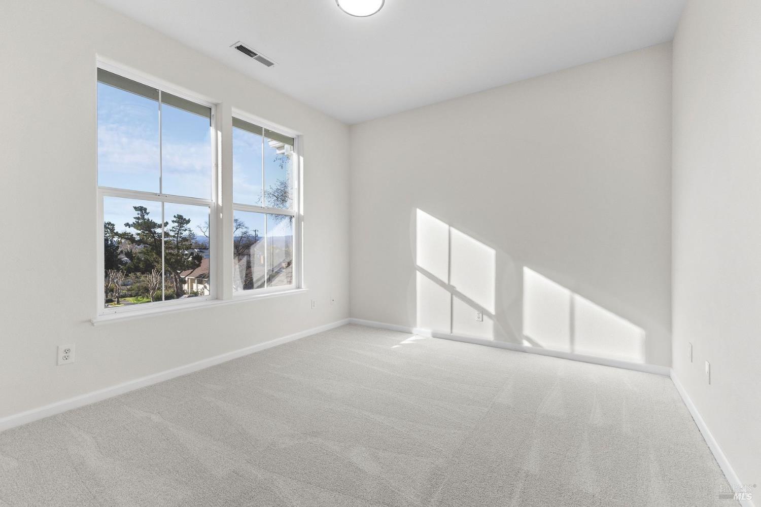 Detail Gallery Image 20 of 37 For 397 Parkview Dr, Healdsburg,  CA 95448 - 3 Beds | 2/1 Baths