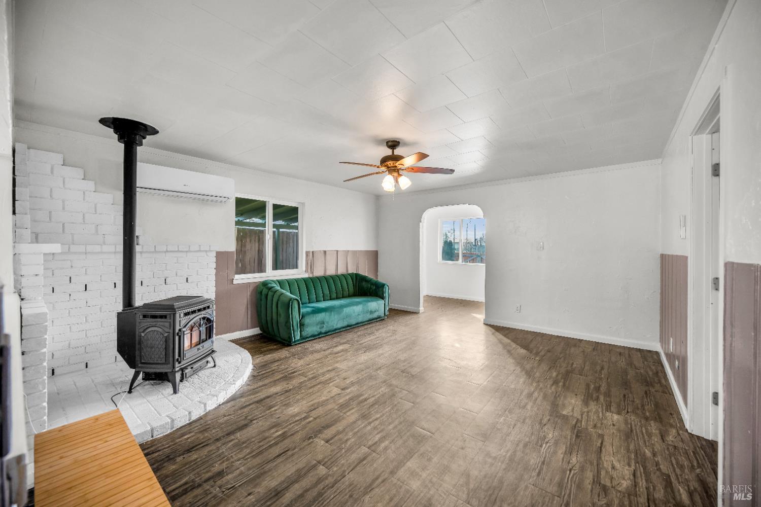 Detail Gallery Image 3 of 26 For 160 Thomas St, Ukiah,  CA 95482 - 3 Beds | 2 Baths