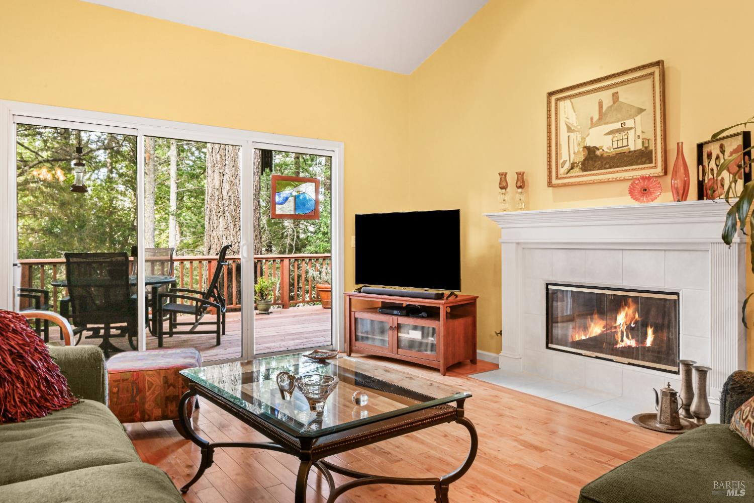 Detail Gallery Image 9 of 42 For 1011 Oak Mesa Dr, Santa Rosa,  CA 95409 - 2 Beds | 2 Baths