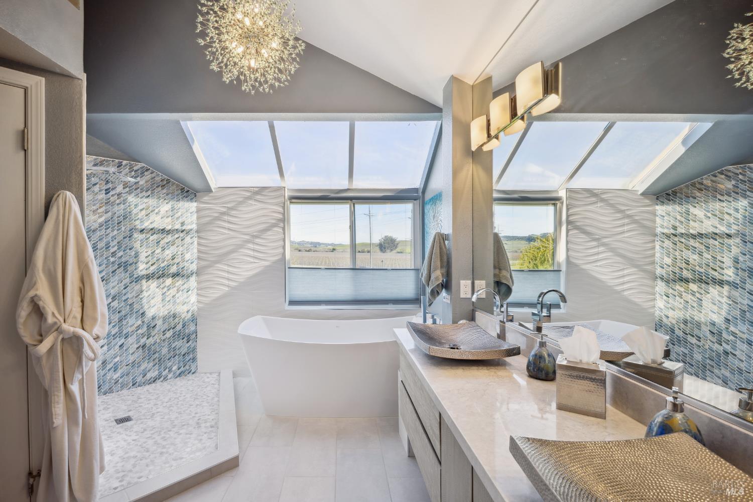 Detail Gallery Image 29 of 46 For 35 Princeville Ct, Petaluma,  CA 94954 - 4 Beds | 3 Baths