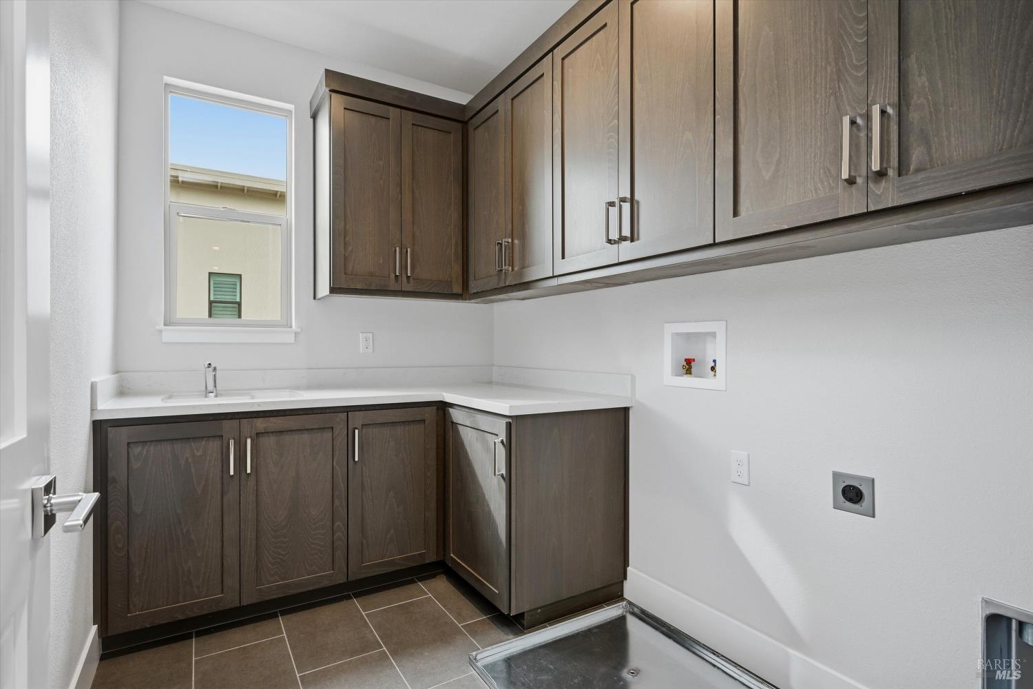 Detail Gallery Image 25 of 39 For 135 Waterstone Ct, Napa,  CA 94558 - 5 Beds | 4/1 Baths