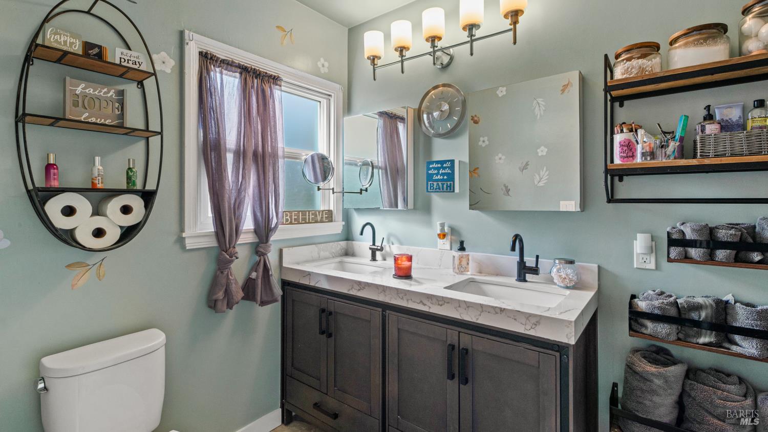 Detail Gallery Image 24 of 47 For 725 Valle Vista Ave, Vallejo,  CA 94590 - 3 Beds | 2/1 Baths