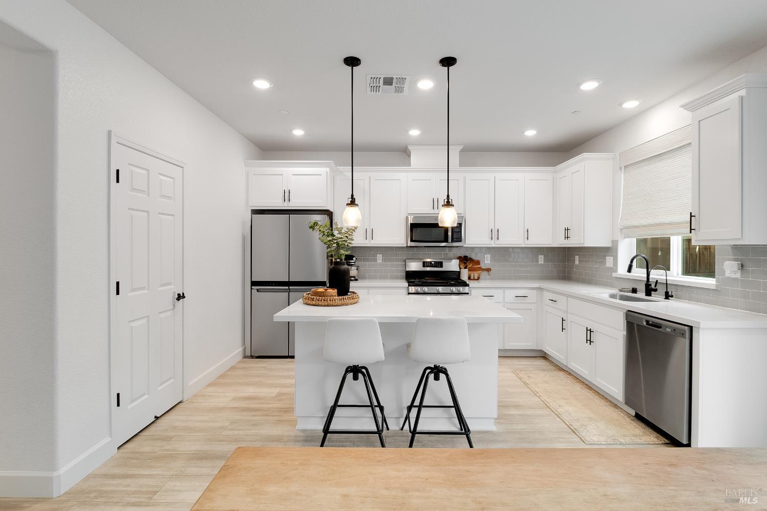 Detail Gallery Image 19 of 52 For 848 Fruit Stand Cir, Vacaville,  CA 95688 - 3 Beds | 2/1 Baths