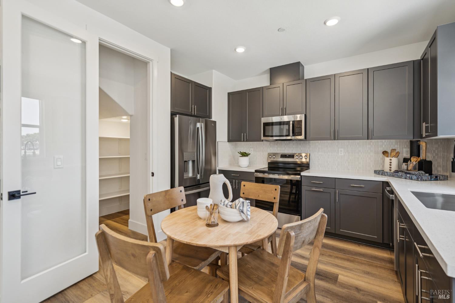 Detail Gallery Image 6 of 19 For 122 Brutus Cmn, Livermore,  CA 94551 - 2 Beds | 2/1 Baths