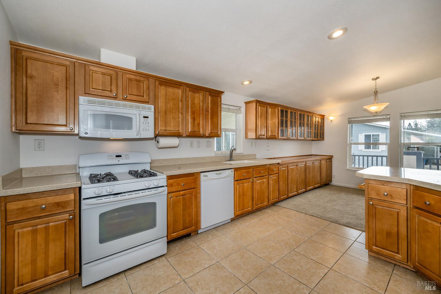 Detail Gallery Image 5 of 18 For 186 Redwing Dr, Santa Rosa,  CA 95409 - 3 Beds | 2 Baths