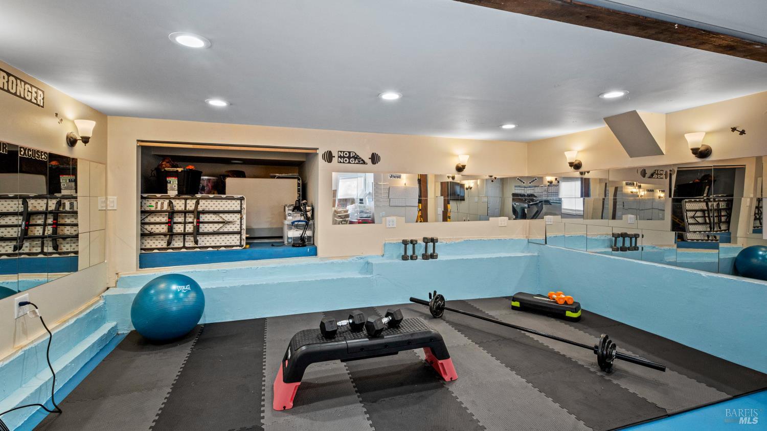 Detail Gallery Image 31 of 47 For 725 Valle Vista Ave, Vallejo,  CA 94590 - 3 Beds | 2/1 Baths