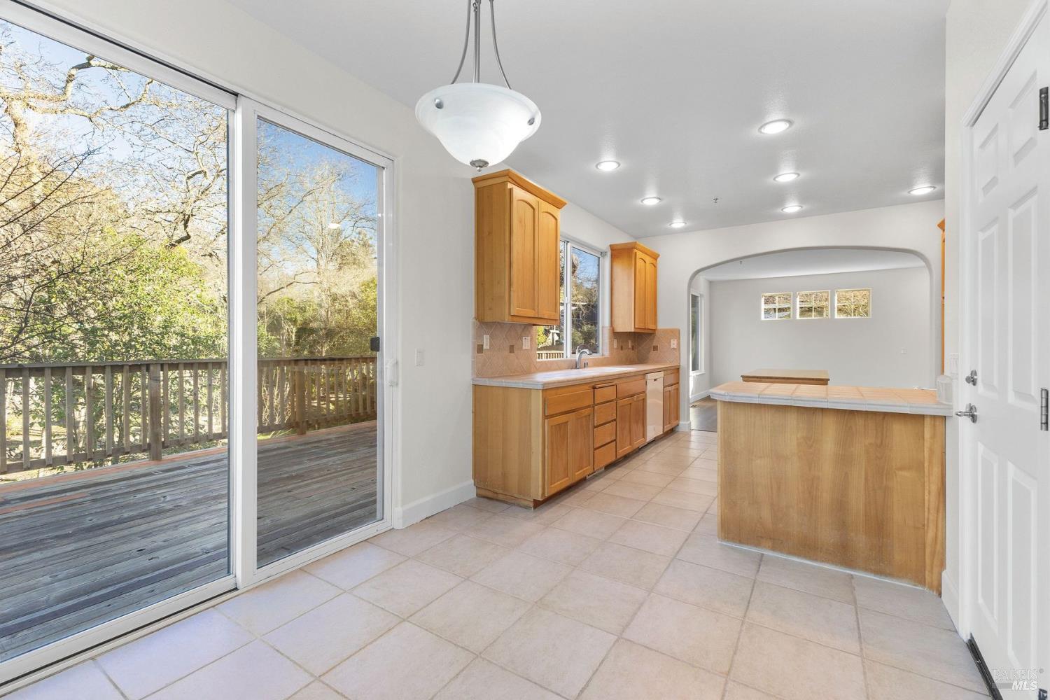 Detail Gallery Image 14 of 37 For 397 Parkview Dr, Healdsburg,  CA 95448 - 3 Beds | 2/1 Baths