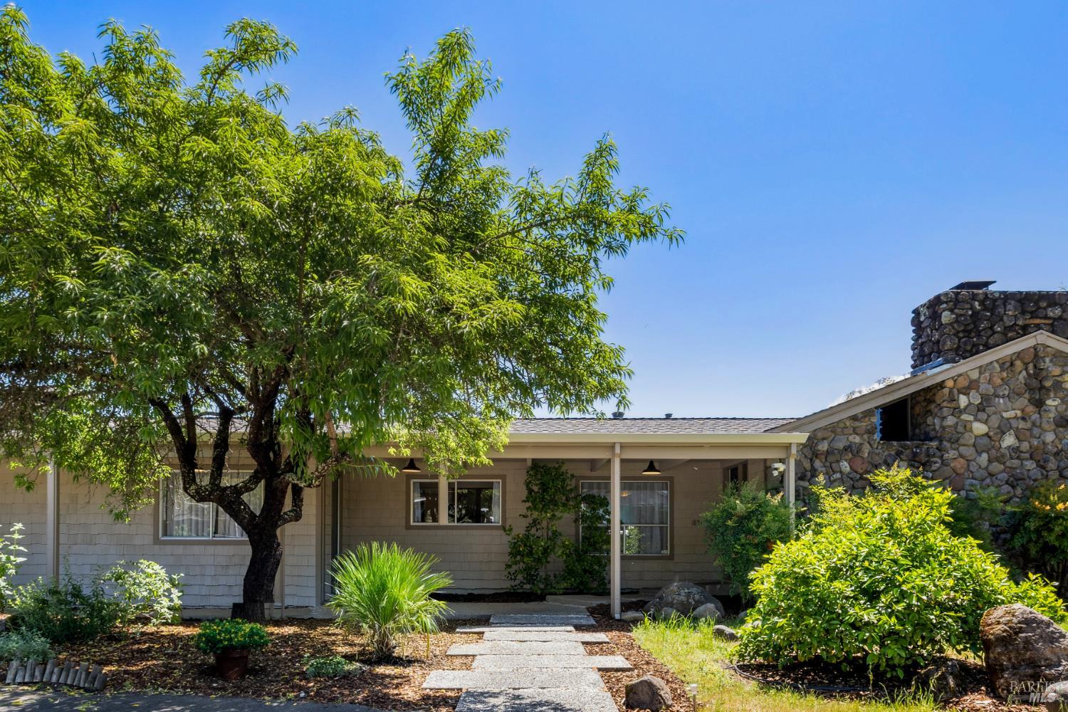 Detail Gallery Image 4 of 36 For 1851 Vallejo St, Saint Helena,  CA 94574 - 4 Beds | 4 Baths