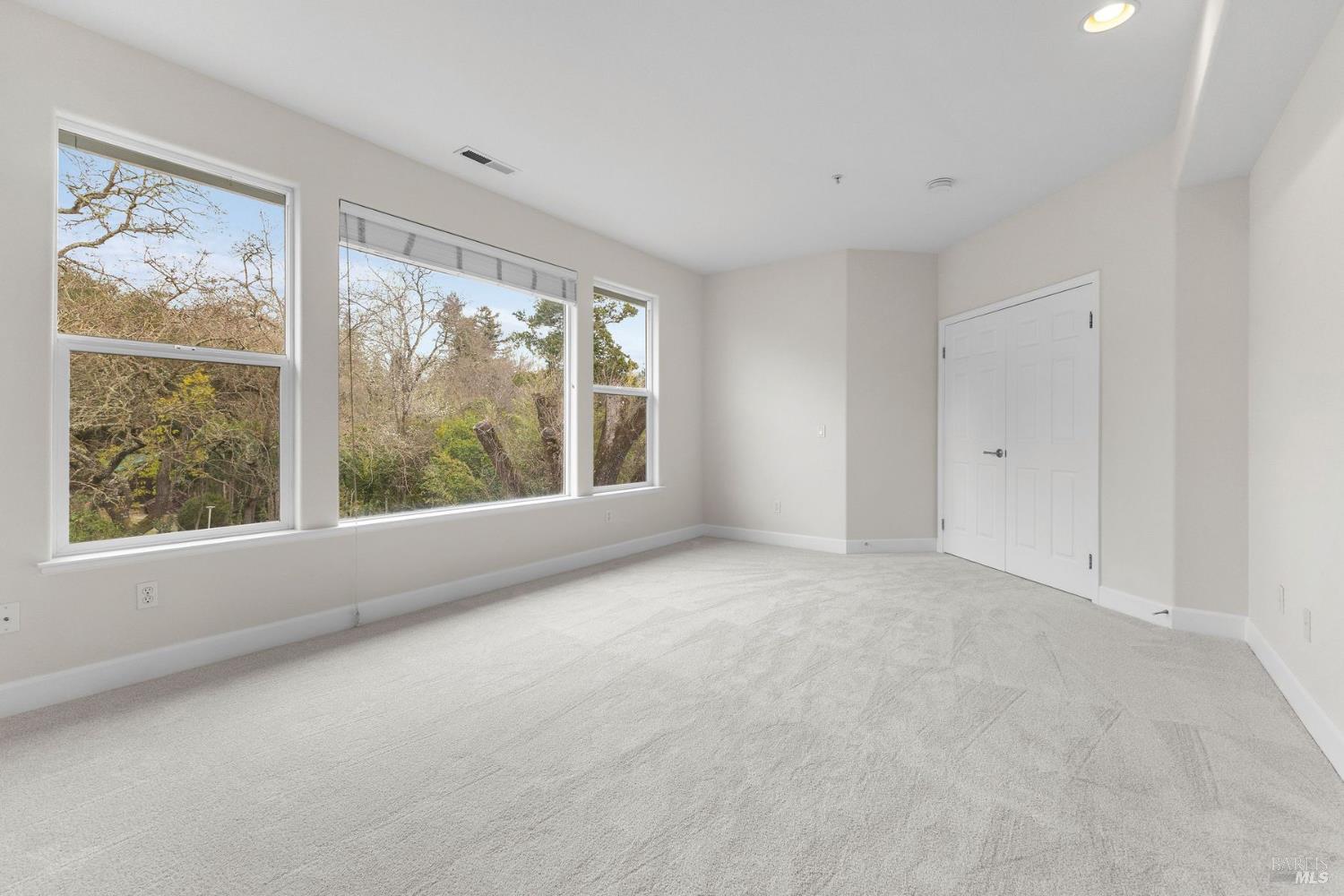 Detail Gallery Image 16 of 37 For 397 Parkview Dr, Healdsburg,  CA 95448 - 3 Beds | 2/1 Baths