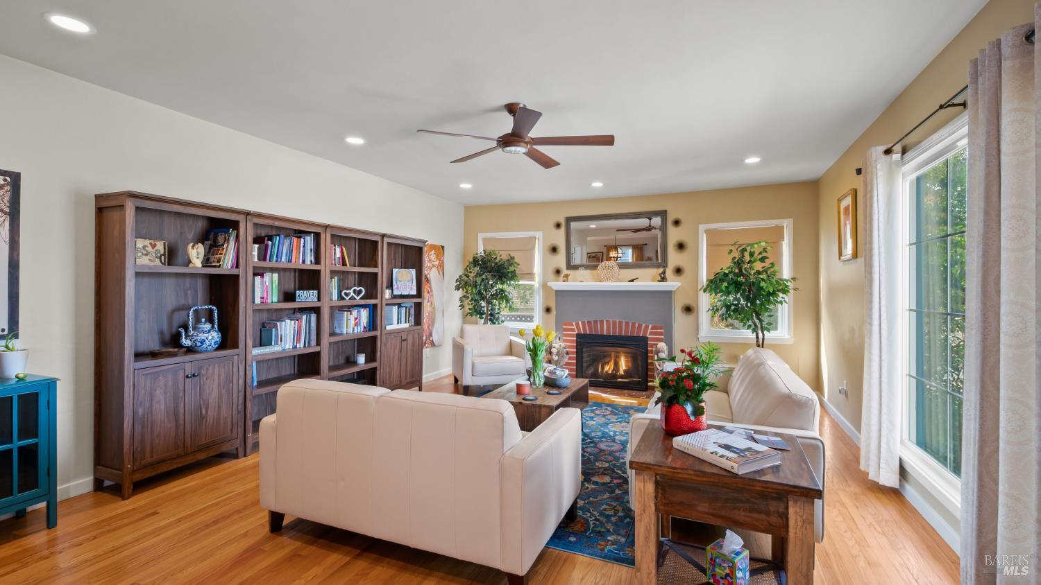 Detail Gallery Image 7 of 47 For 725 Valle Vista Ave, Vallejo,  CA 94590 - 3 Beds | 2/1 Baths