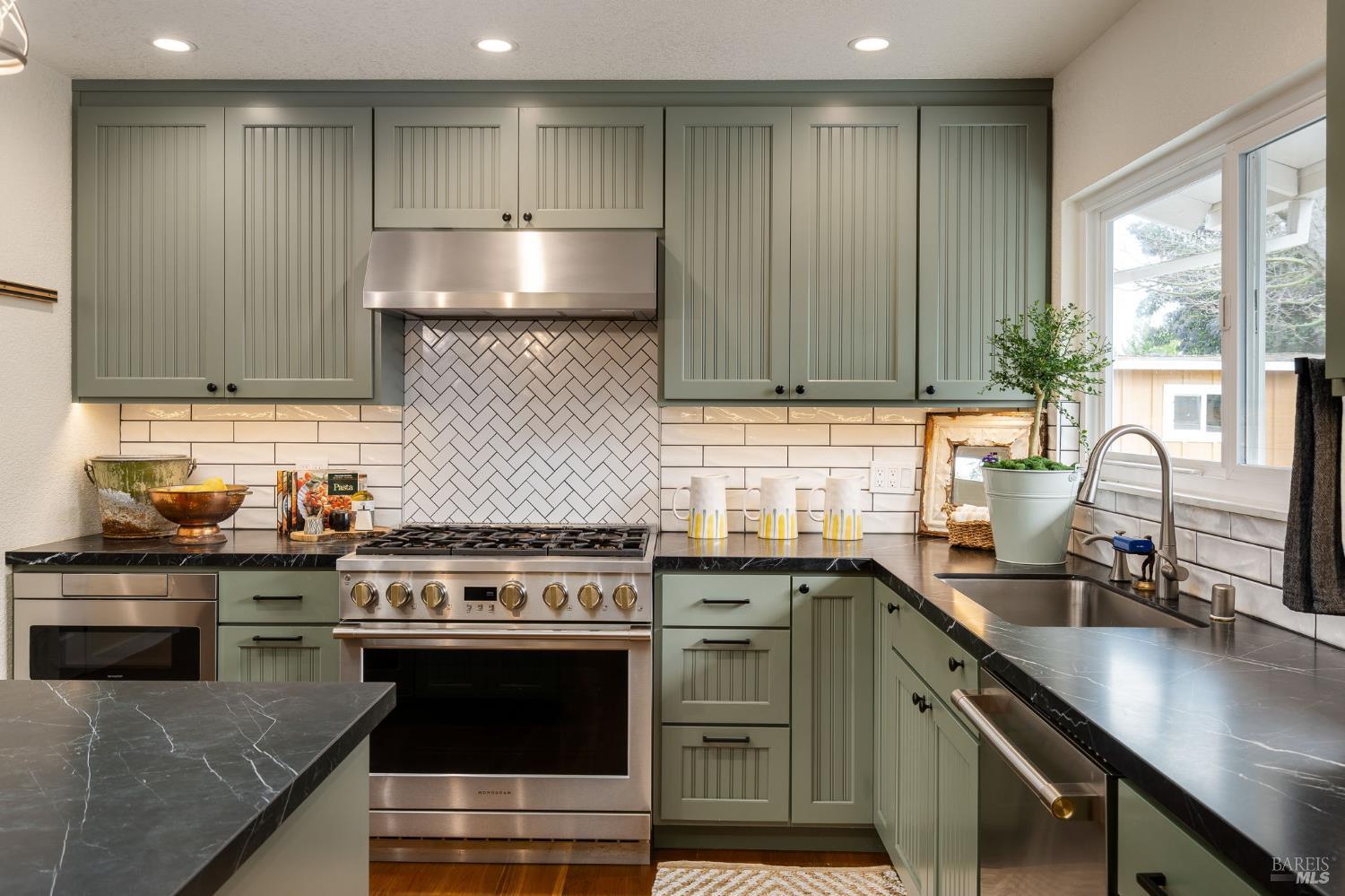 Detail Gallery Image 33 of 66 For 1225 El Centro Unkn, Napa,  CA 94558 - 3 Beds | 2 Baths