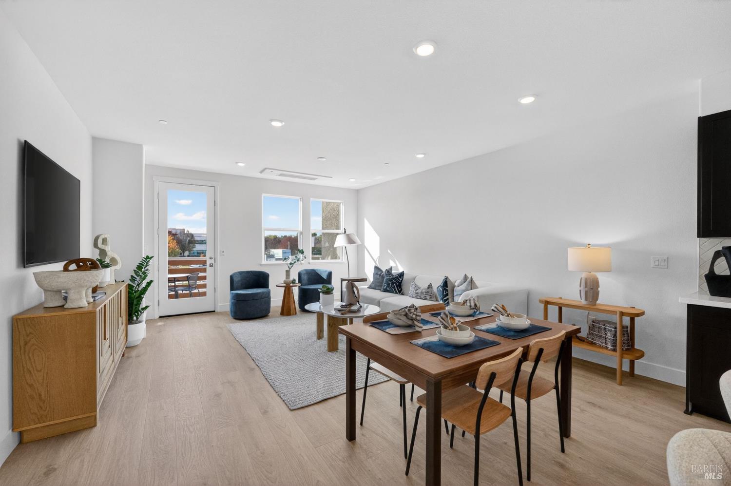 Detail Gallery Image 9 of 17 For 307 Hermes Cmn, Livermore,  CA 94551 - 2 Beds | 2/2 Baths