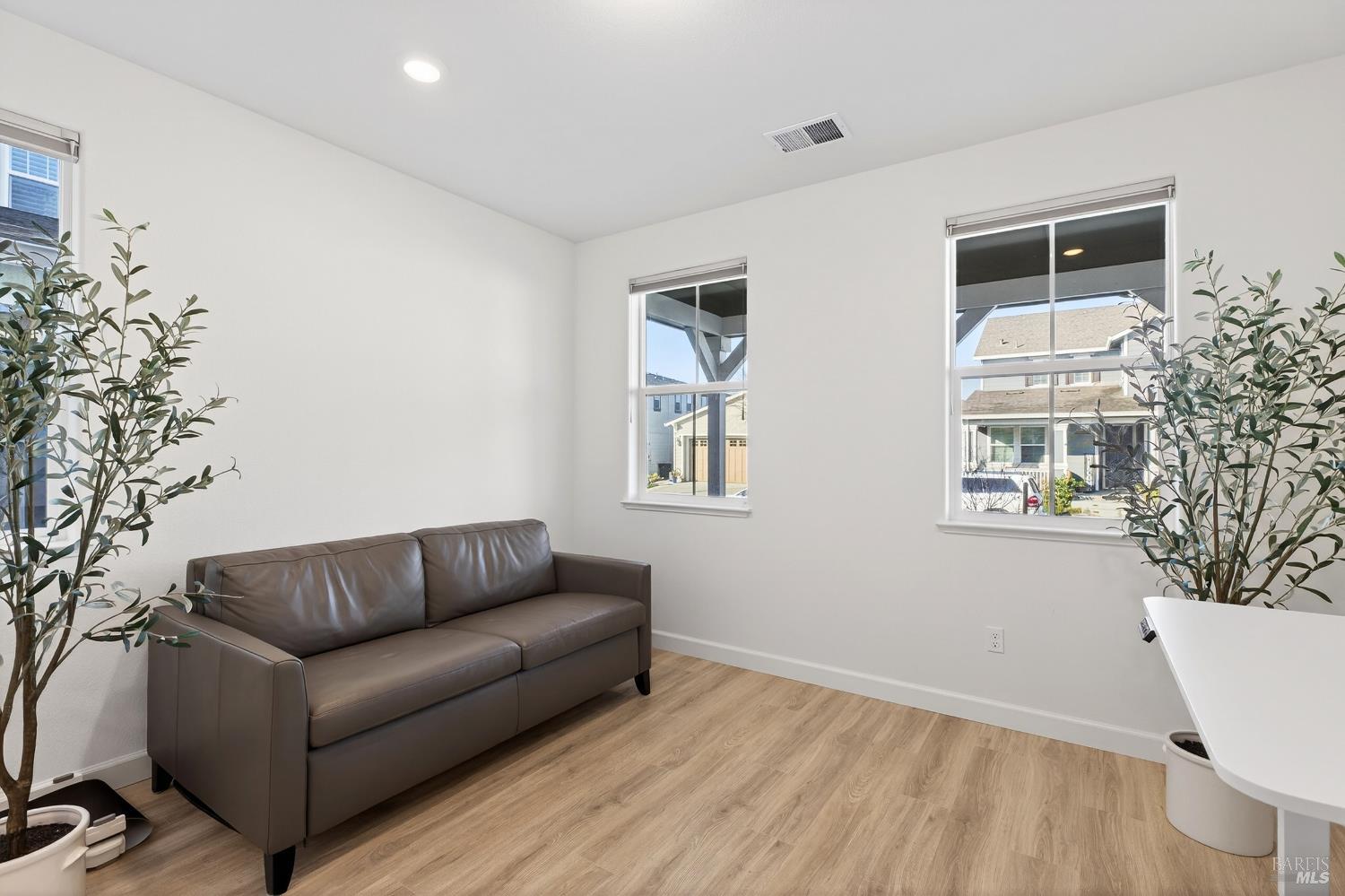 Detail Gallery Image 18 of 61 For 7448 Wendy Dr, Rohnert Park,  CA 94928 - 4 Beds | 3/1 Baths