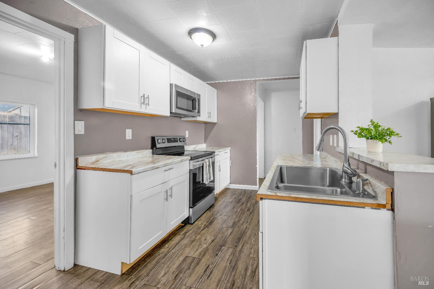 Detail Gallery Image 8 of 26 For 160 Thomas St, Ukiah,  CA 95482 - 3 Beds | 2 Baths