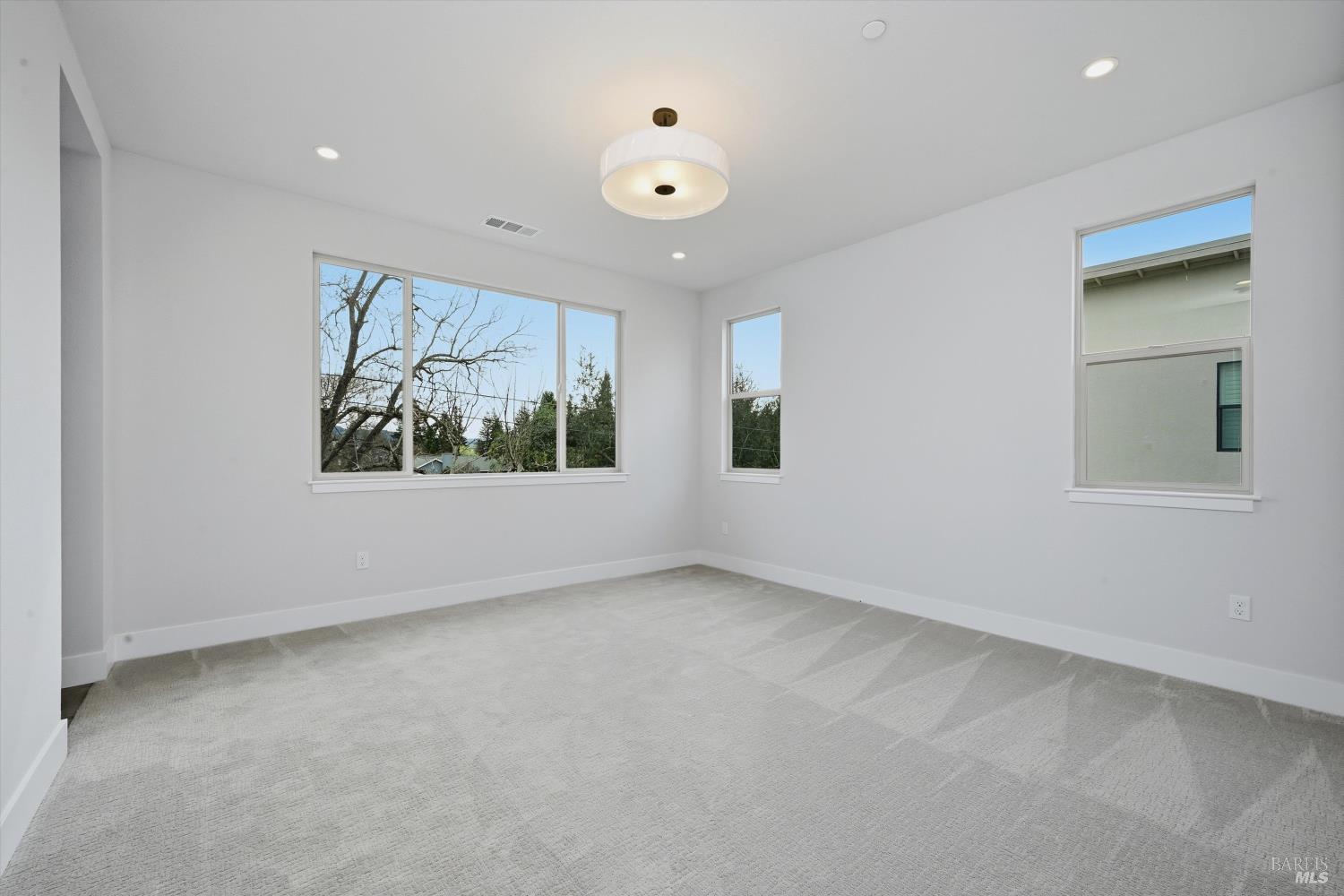 Detail Gallery Image 26 of 39 For 135 Waterstone Ct, Napa,  CA 94558 - 5 Beds | 4/1 Baths