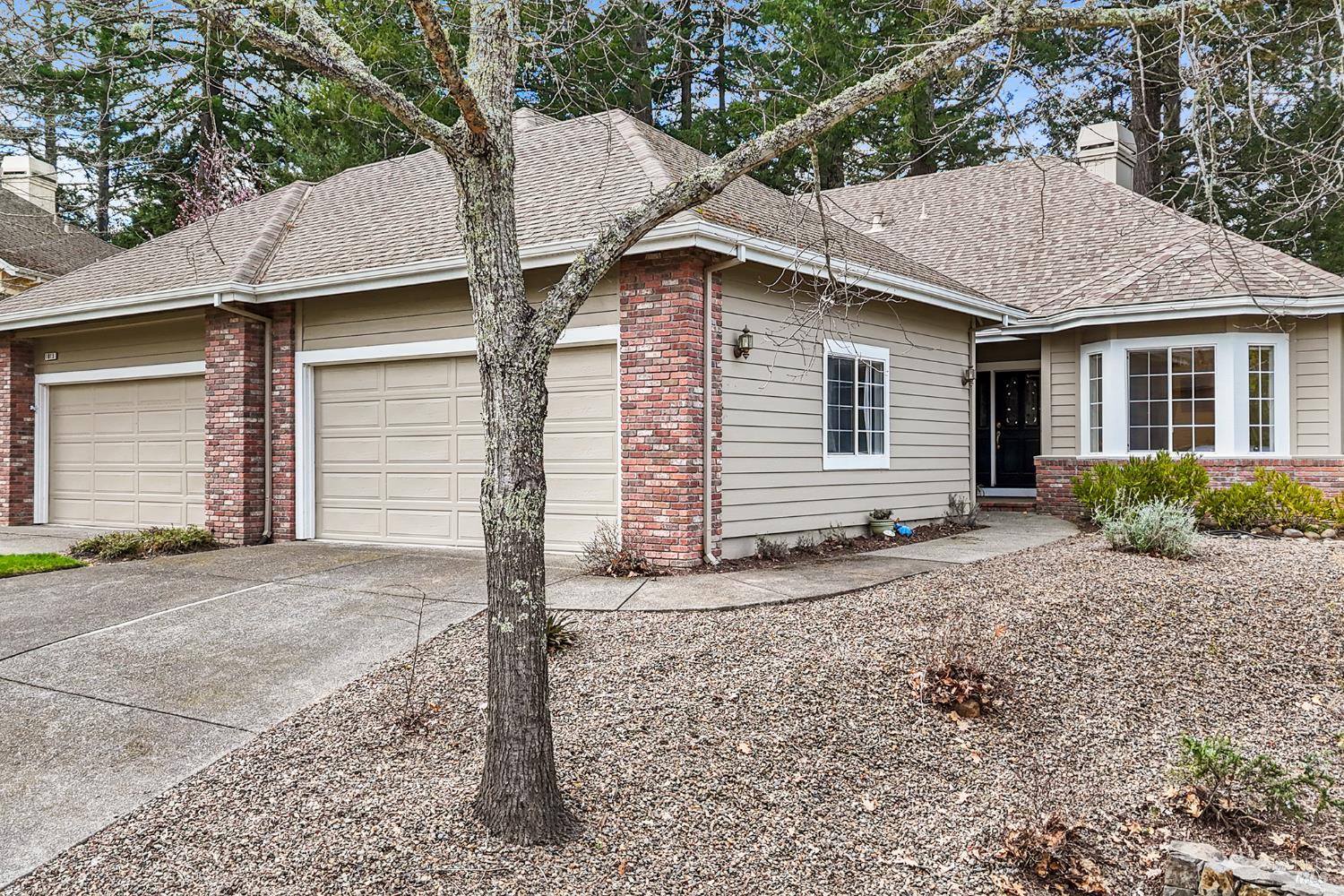 Detail Gallery Image 2 of 42 For 1011 Oak Mesa Dr, Santa Rosa,  CA 95409 - 2 Beds | 2 Baths