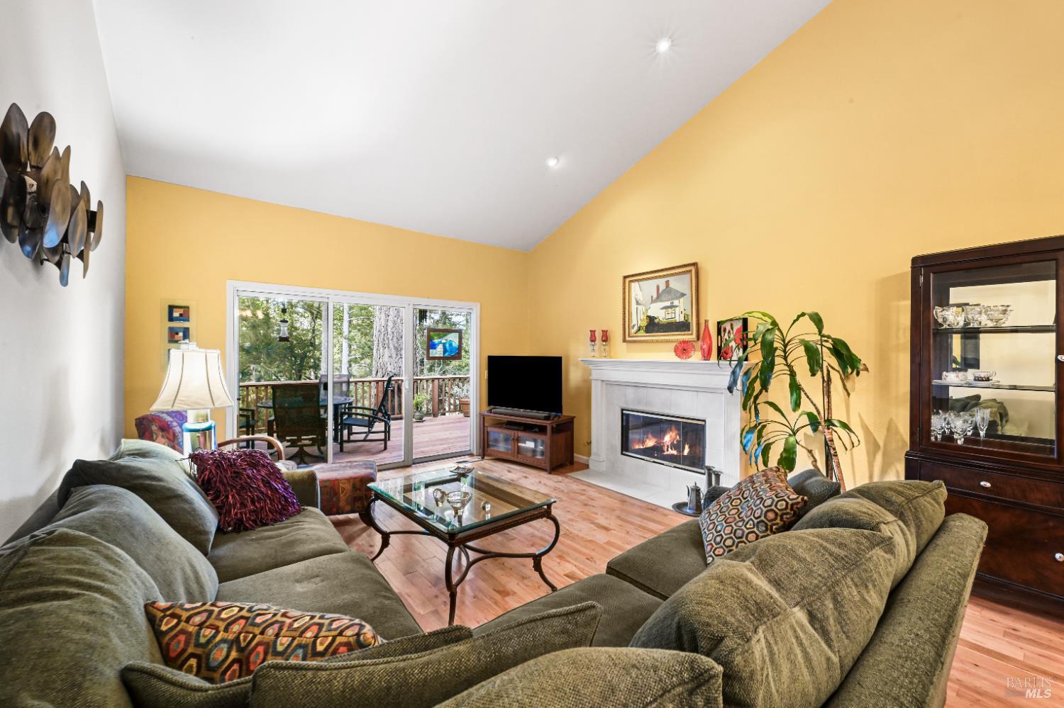 Detail Gallery Image 8 of 42 For 1011 Oak Mesa Dr, Santa Rosa,  CA 95409 - 2 Beds | 2 Baths