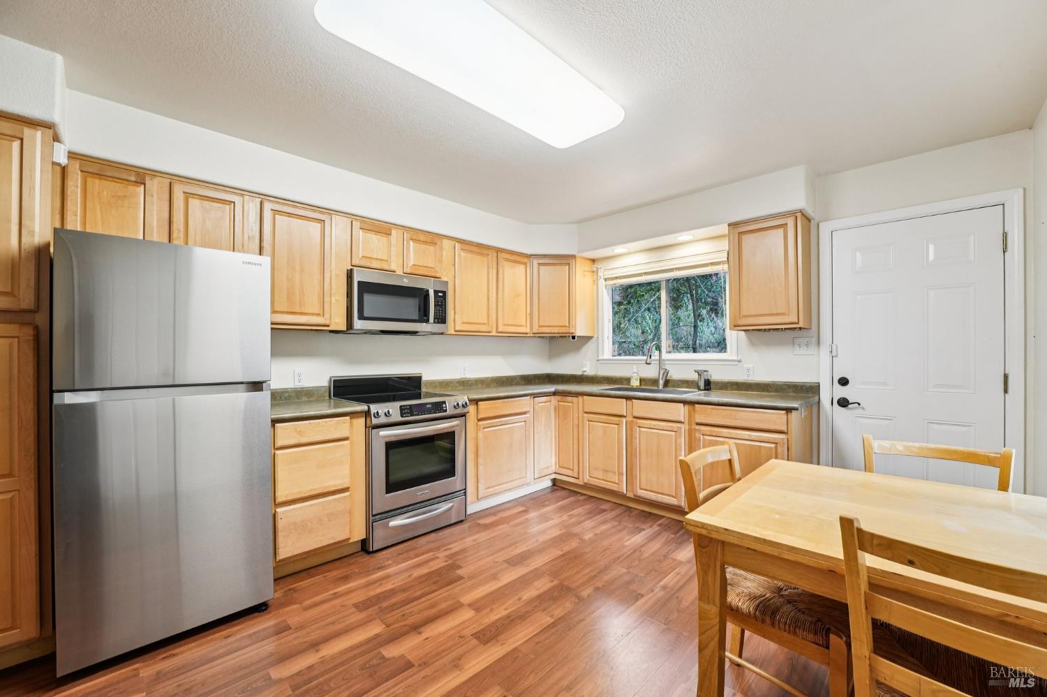Detail Gallery Image 9 of 31 For 15500 Monte Rosa Ave, Guerneville,  CA 95446 - 2 Beds | 1 Baths