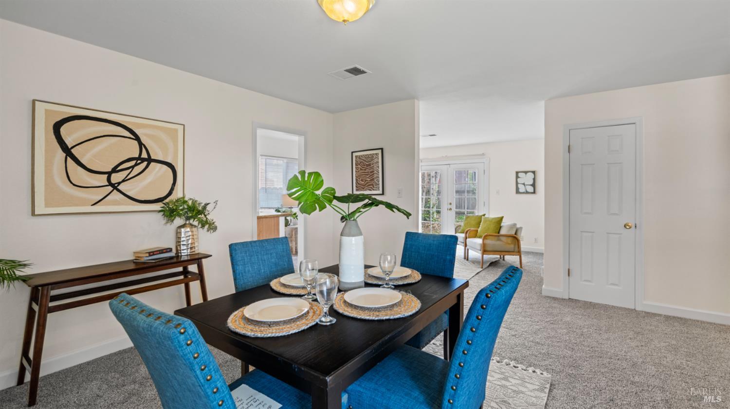 Detail Gallery Image 3 of 30 For 2450 Oceanic Dr, Fairfield,  CA 94533 - 3 Beds | 2 Baths