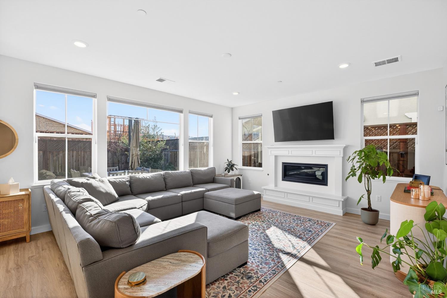 Detail Gallery Image 3 of 61 For 7448 Wendy Dr, Rohnert Park,  CA 94928 - 4 Beds | 3/1 Baths