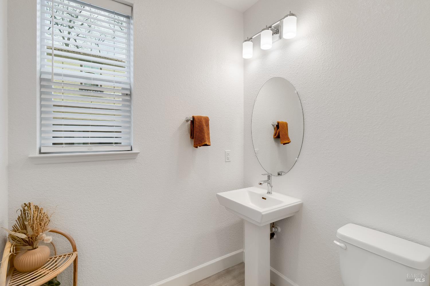 Detail Gallery Image 11 of 52 For 848 Fruit Stand Cir, Vacaville,  CA 95688 - 3 Beds | 2/1 Baths