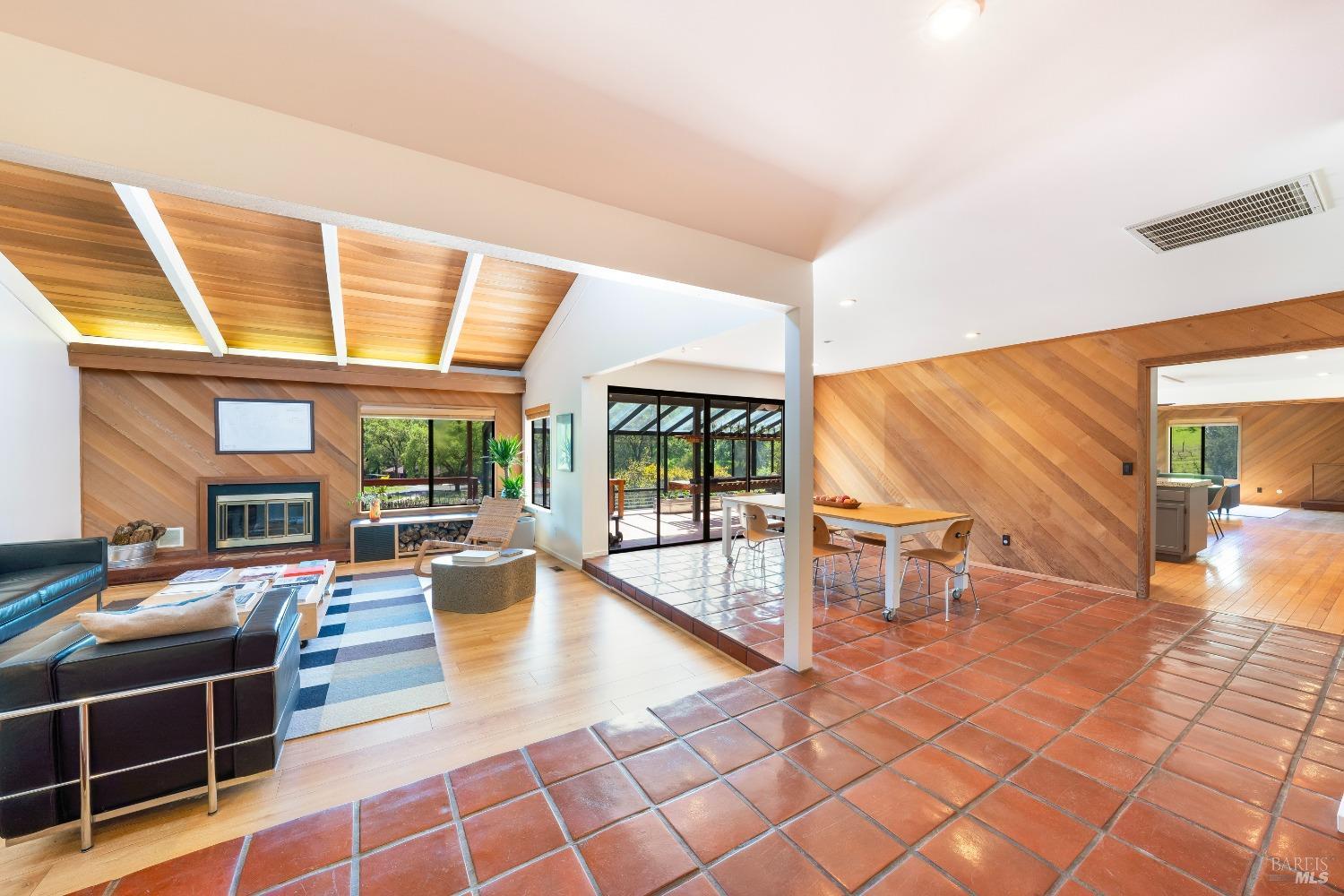 Detail Gallery Image 14 of 55 For 2200 Mcnab Ranch Rd, Ukiah,  CA 95482 - 4 Beds | 2/1 Baths