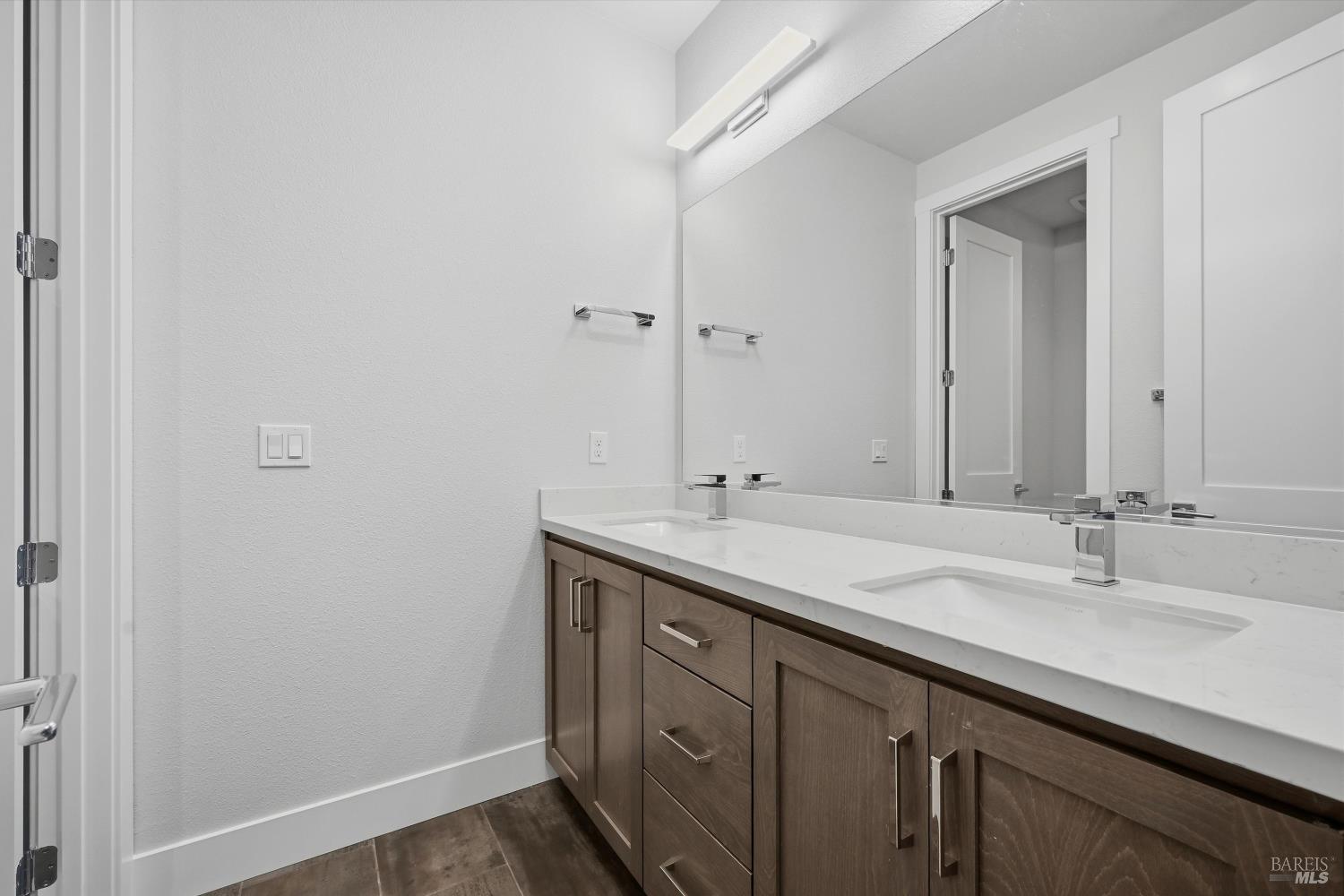 Detail Gallery Image 33 of 39 For 135 Waterstone Ct, Napa,  CA 94558 - 5 Beds | 4/1 Baths