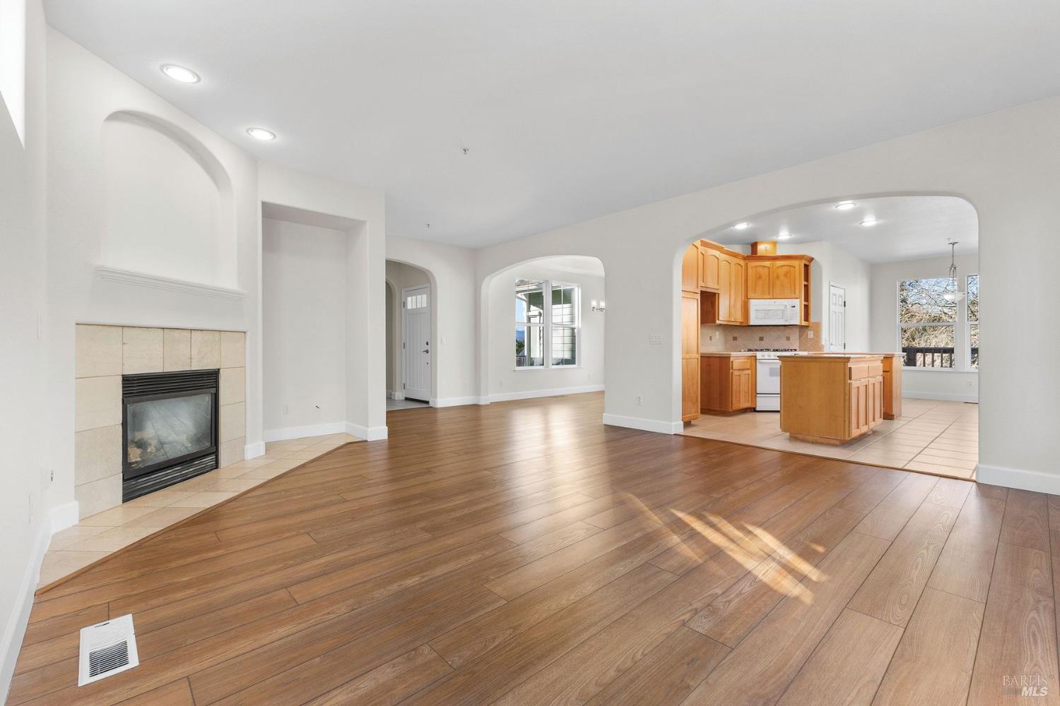 Detail Gallery Image 9 of 37 For 397 Parkview Dr, Healdsburg,  CA 95448 - 3 Beds | 2/1 Baths