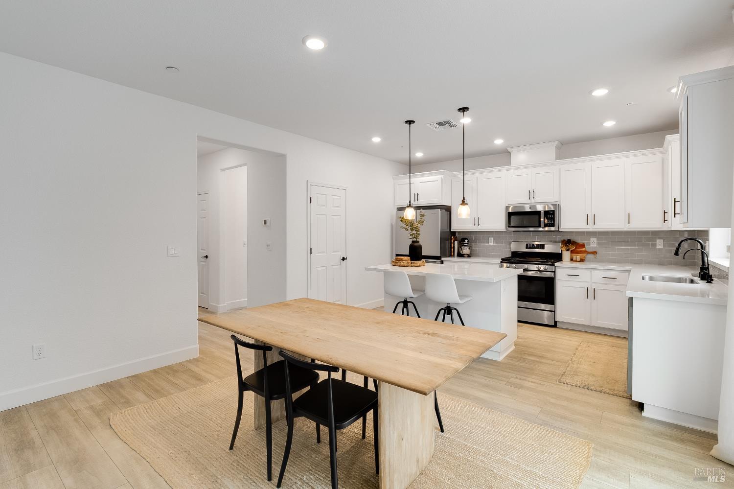 Detail Gallery Image 18 of 52 For 848 Fruit Stand Cir, Vacaville,  CA 95688 - 3 Beds | 2/1 Baths