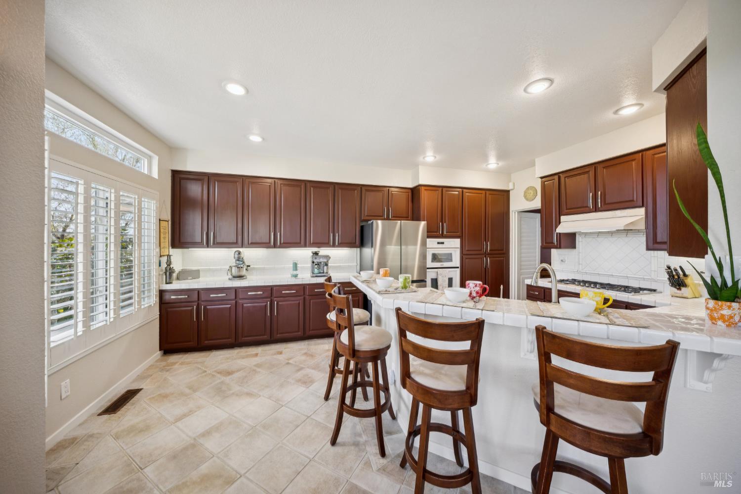 Detail Gallery Image 15 of 46 For 35 Princeville Ct, Petaluma,  CA 94954 - 4 Beds | 3 Baths