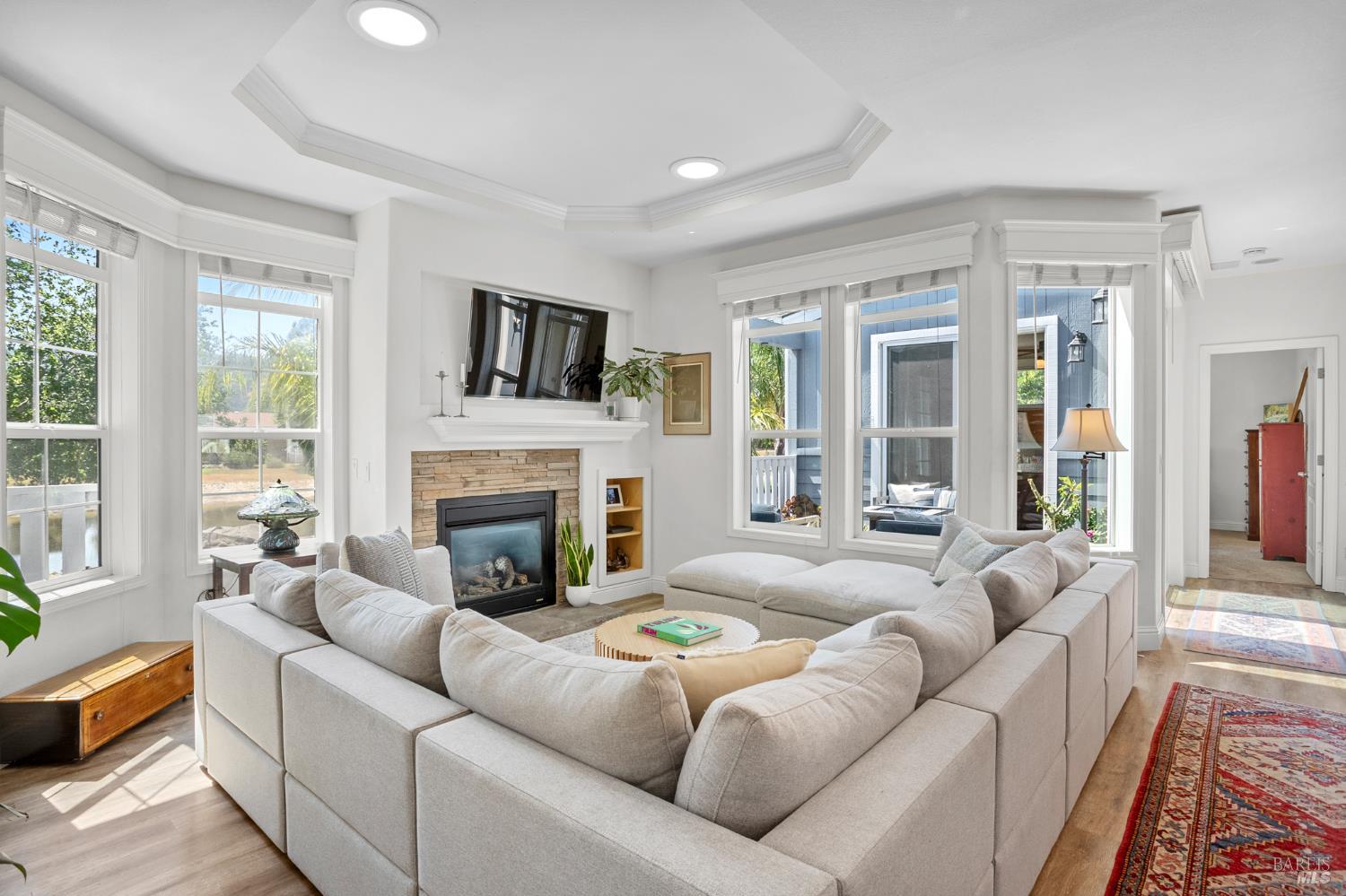 Detail Gallery Image 4 of 30 For 239 Teton Ct, San Rafael,  CA 94903 - 3 Beds | 2 Baths