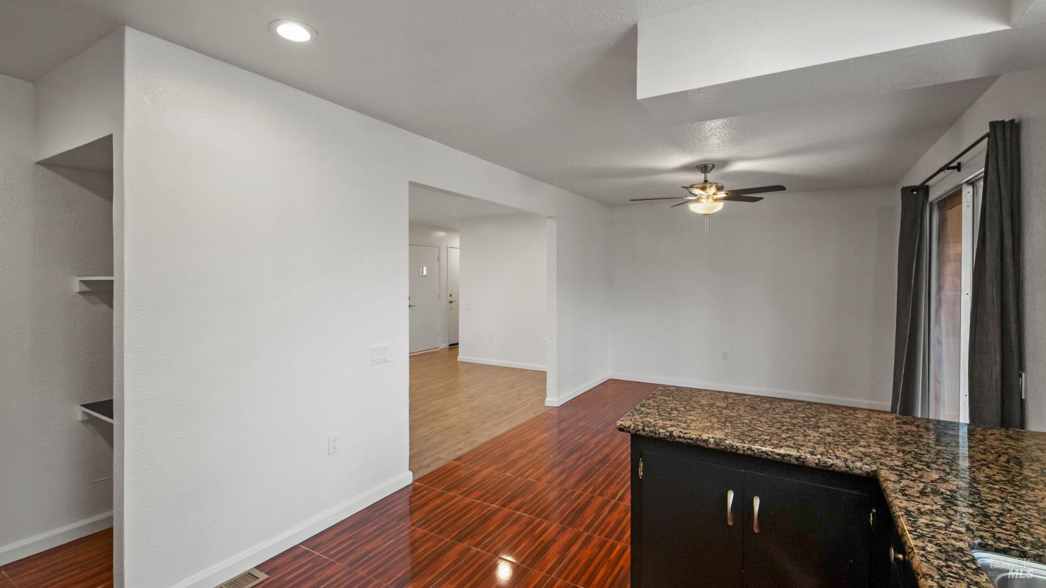 Detail Gallery Image 18 of 38 For 128 Lassen Cir, Vacaville,  CA 95687 - 2 Beds | 2 Baths