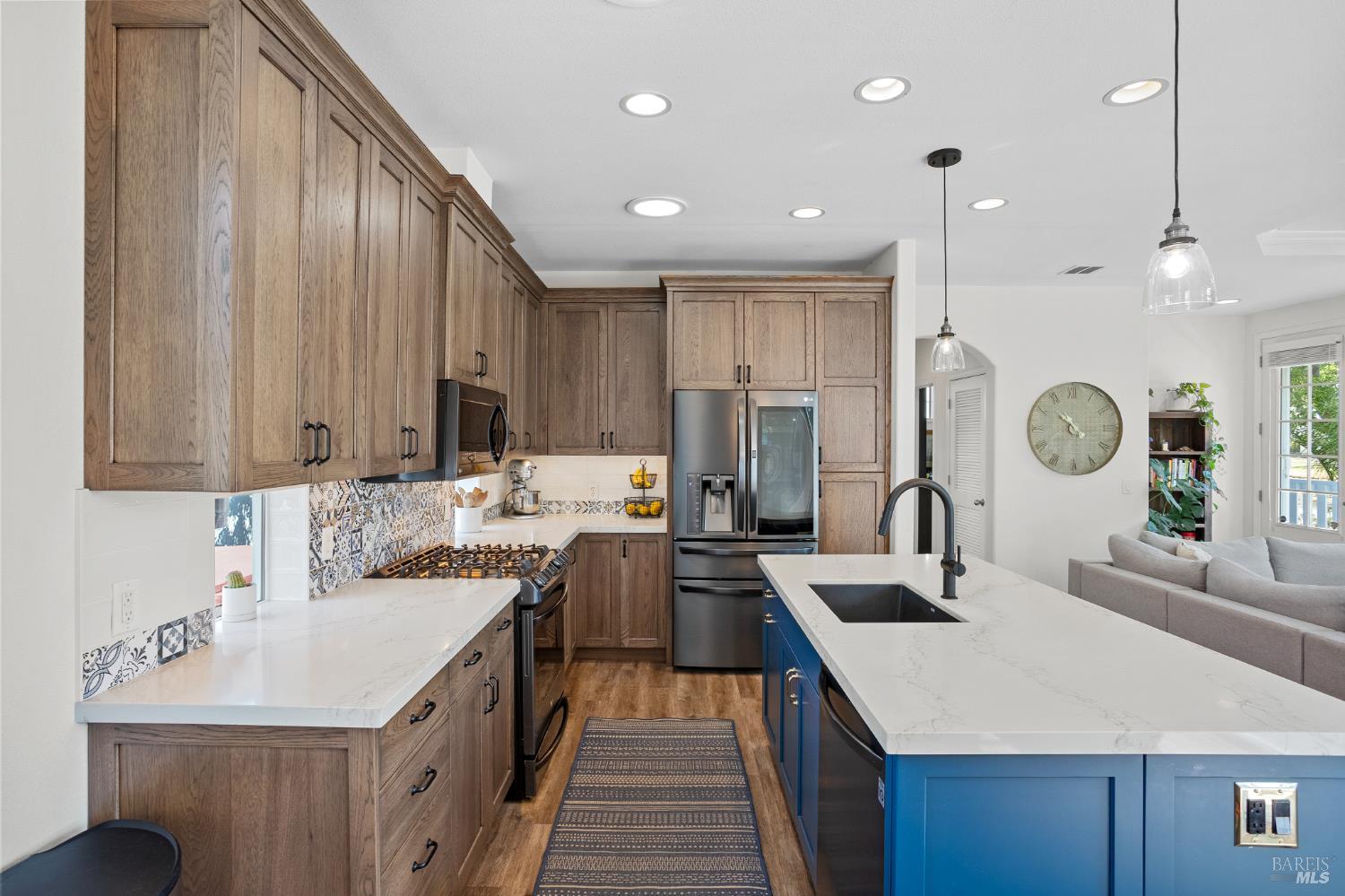 Detail Gallery Image 2 of 30 For 239 Teton Ct, San Rafael,  CA 94903 - 3 Beds | 2 Baths