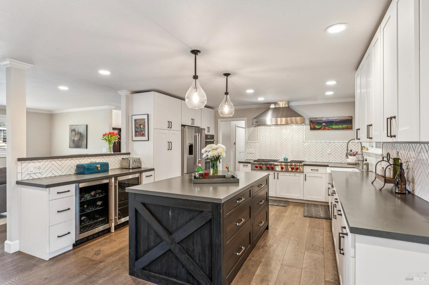 Detail Gallery Image 10 of 34 For 2 Linda Ct, Novato,  CA 94947 - 4 Beds | 2/1 Baths