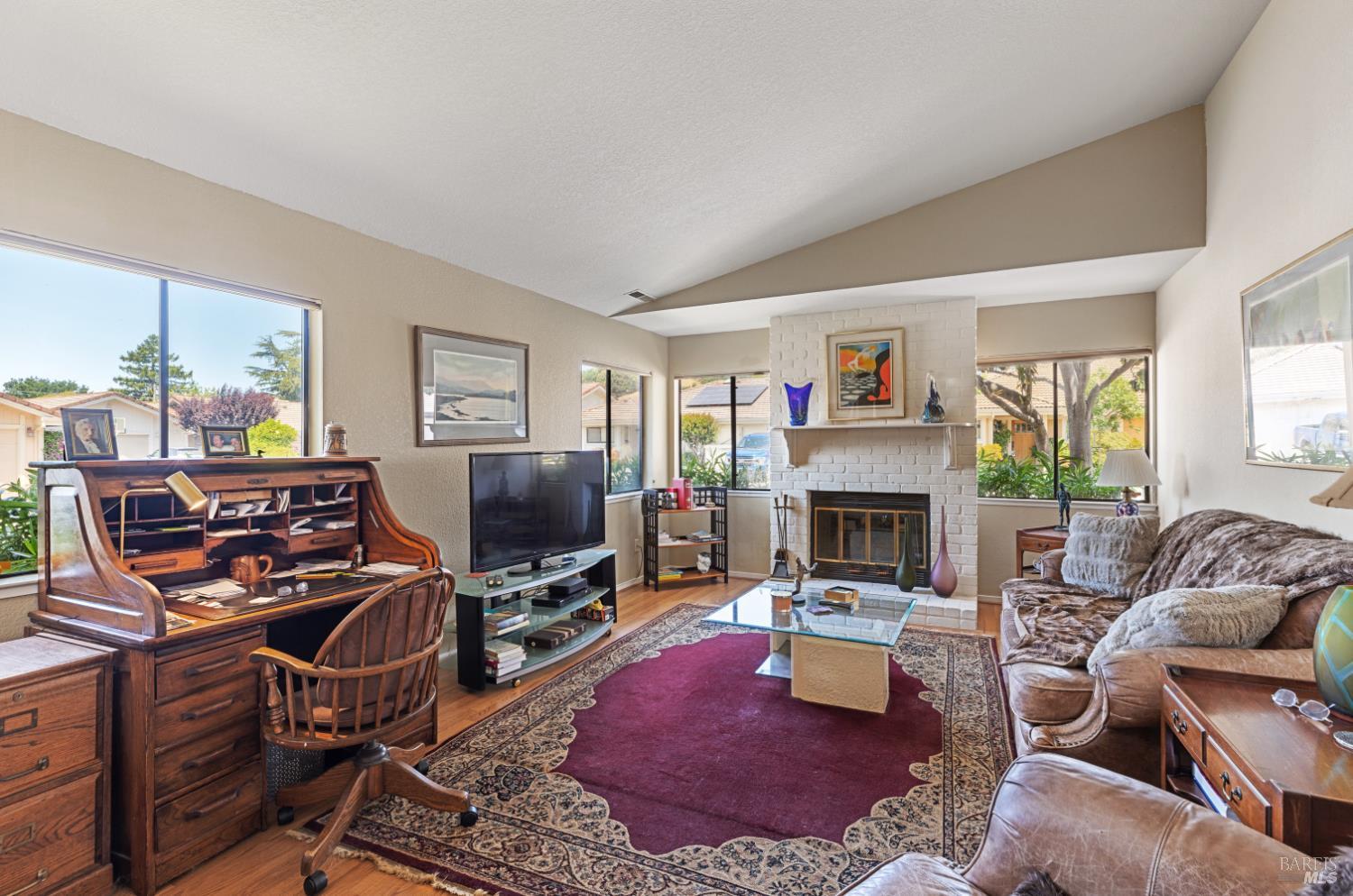 Detail Gallery Image 7 of 44 For 105 Holstrom Cir, Novato,  CA 94947 - 3 Beds | 2 Baths