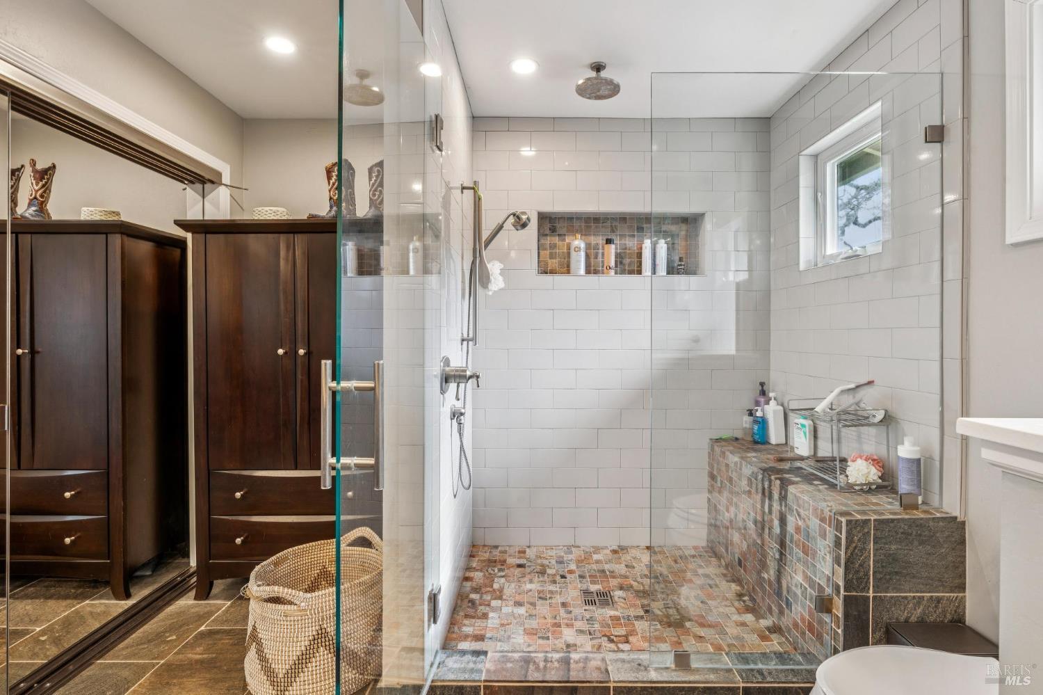 Detail Gallery Image 18 of 34 For 2 Linda Ct, Novato,  CA 94947 - 4 Beds | 2/1 Baths