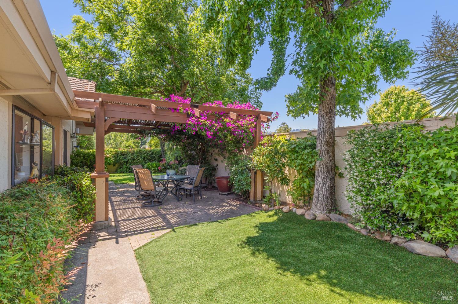 Detail Gallery Image 43 of 44 For 105 Holstrom Cir, Novato,  CA 94947 - 3 Beds | 2 Baths